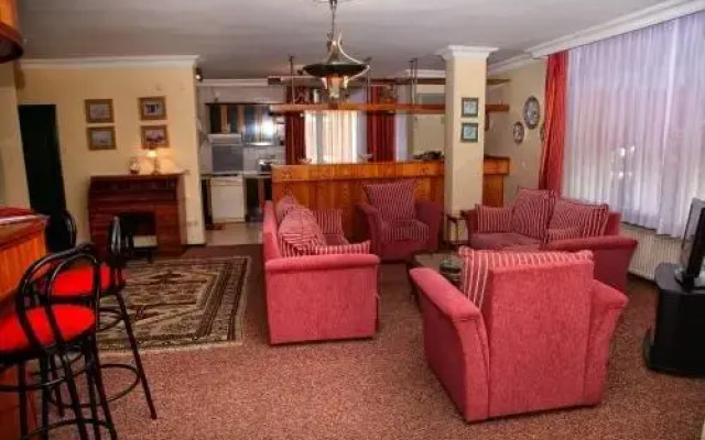Rainbow 48 Apart Hotel