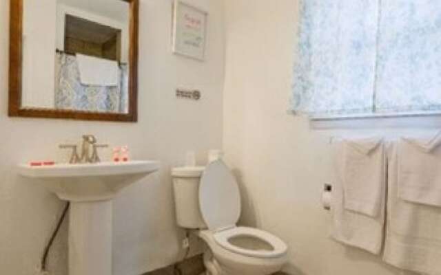 Royal Gateway Motel By OYO