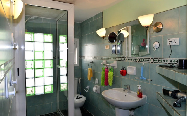 Modern and Central With Private Roof Deck