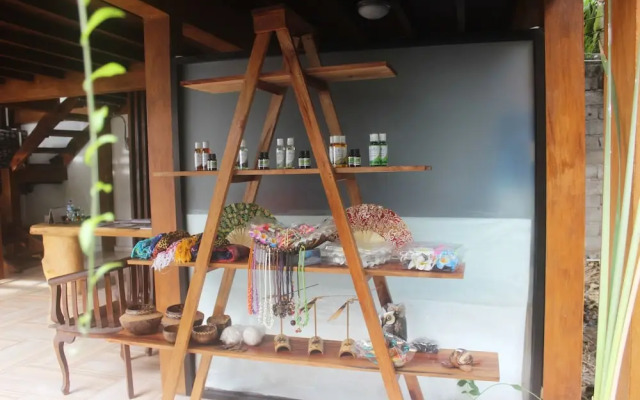 Amed Cafe & Hotel Kebun Wayan