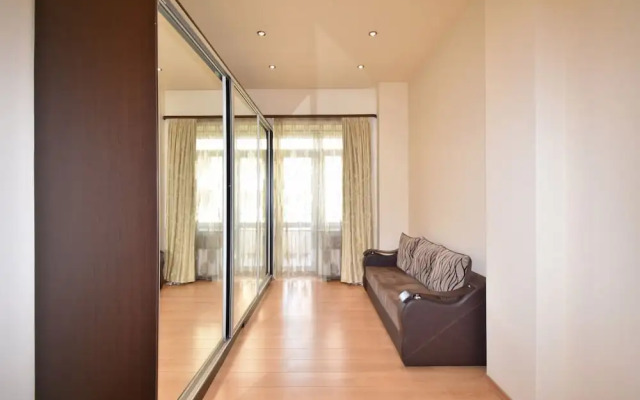 Spacious Apartment by Luxe Group TT606