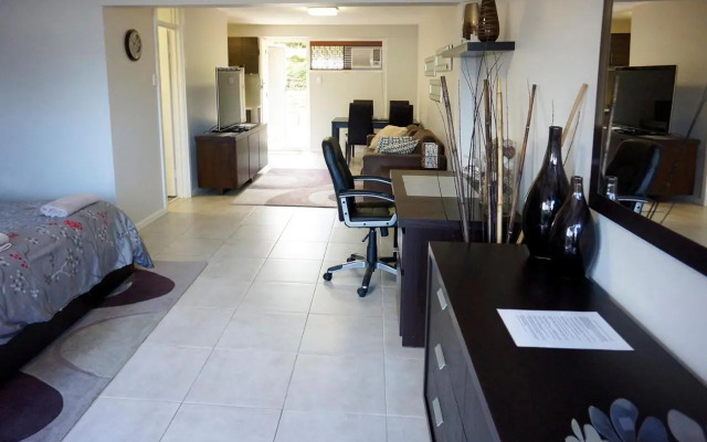 Studio 4 - ground floor Fremantle apartment