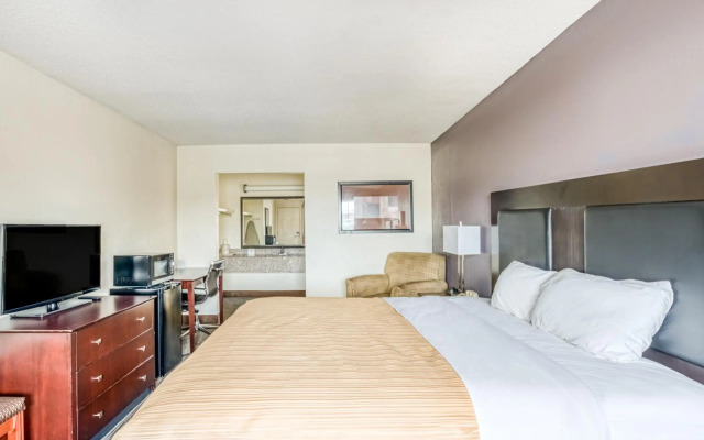 OYO Hotel Alexandria LA - Hwy 165