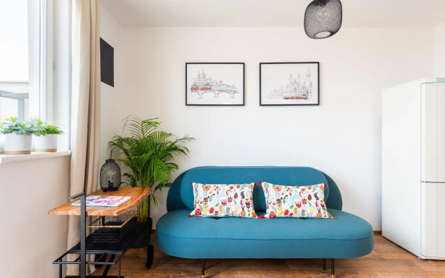 BRIGHT CHARMING Apt with TERRACE, PARKING & AirCo.