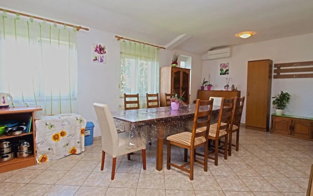 Apartments Mihatović