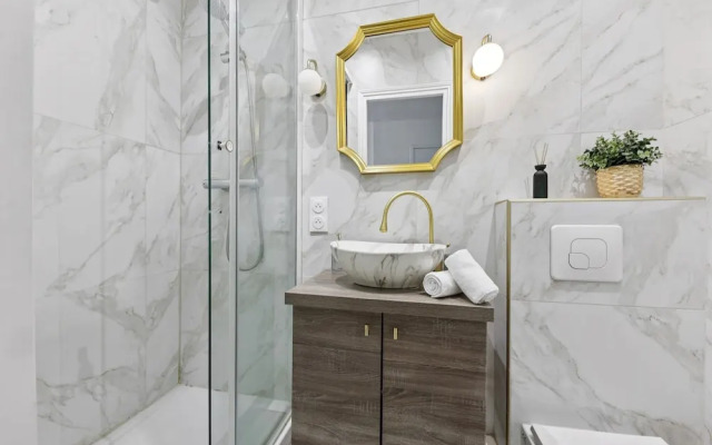 Classy 1BR - Elysee & Madeleine Area