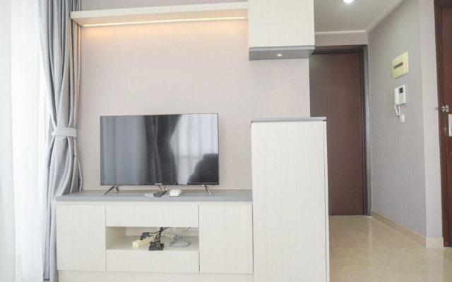 Modern Look And Comfy 2Br Menteng Park Apartment