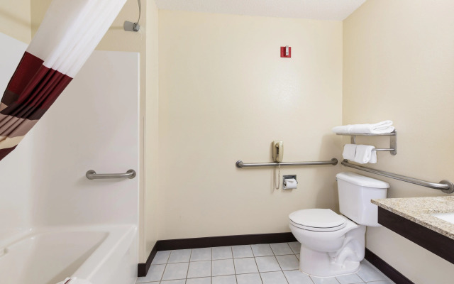 Red Roof Inn Auburn