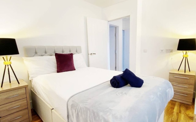 Spacious 2BR Bedford Apartment for 6