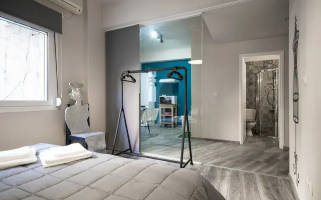 Autonomous House in the heart of Plaka