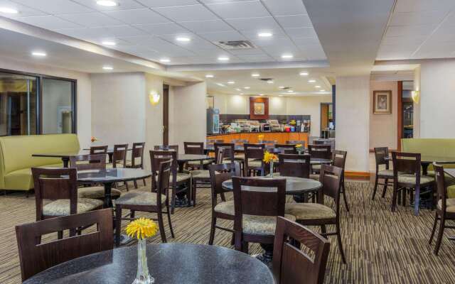 La Quinta Inn & Suites by Wyndham Garden City