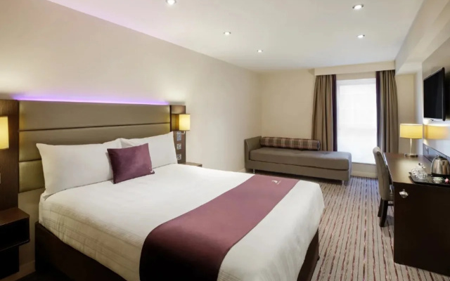 Premier Inn London Gatwick Airport - North Terminal - Image 6
