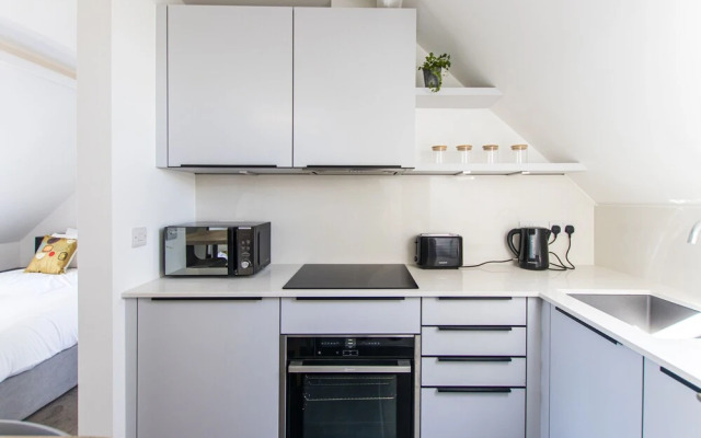 Bright & Beautiful Studio Flat in Bristol