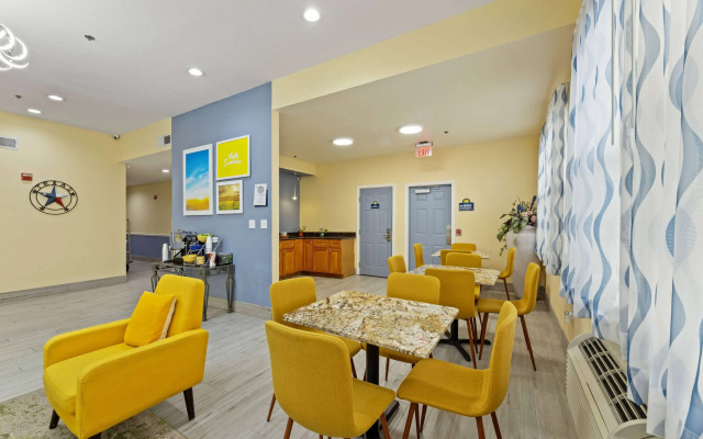 Days Inn & Suites by Wyndham Euless DFW Airport South