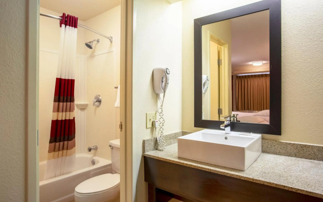 Red Roof Inn PLUS+ St Louis - Forest Park/ Hampton Ave