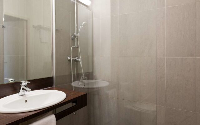 Sure Hotel by Best Western Caen Mémorial