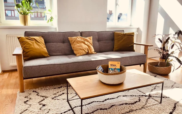 Helle 4 Zimmer Familien-Wohnung mit Balkon! Schloss Schönbrunn in Gehdistanz