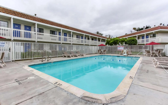 Motel 6 Salinas, CA - North Monterey Area