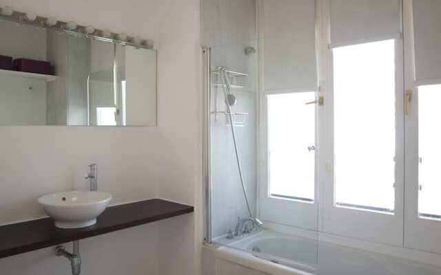 ApartUP San Vicente Hall