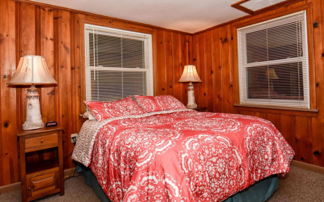 Snug Harbor Marina and Hotel