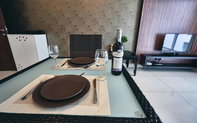 Regalia Residence @ KLCC View Sky Pool by KC