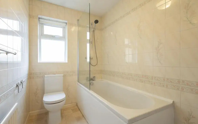 Host Stay Lingwood Park