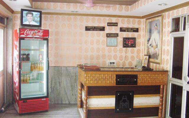 Hotel Moti Mahal by MTMC Rooms
