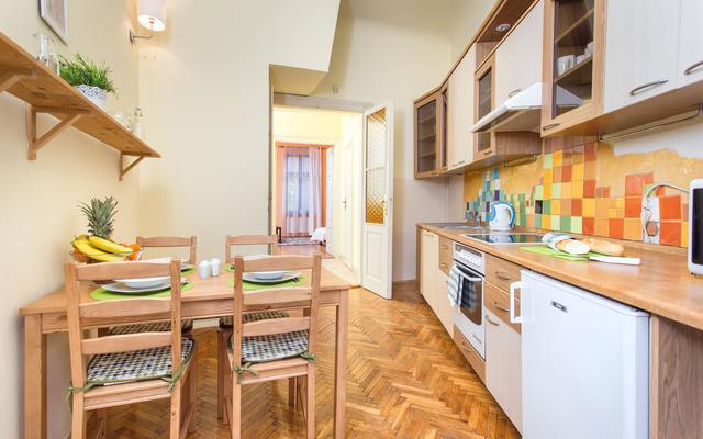 FriendHouse Apartments – Old City