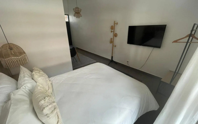 AmazINN Places Rooftop and Design Pool III