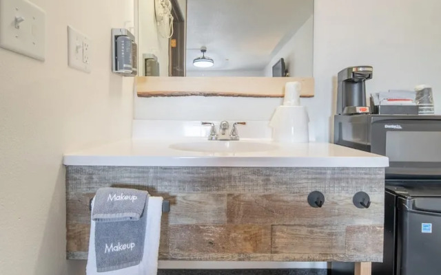 Hansen Inn and Cabins