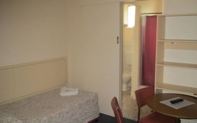 Great Lakes Motor Inn – Guest Rooms – Forster