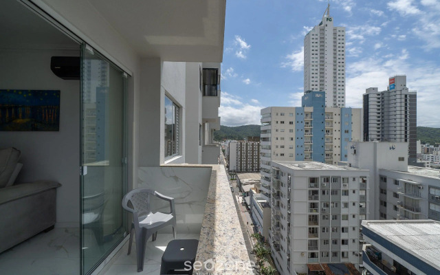 Apto 400m da praia próx Roda Gigante BC EMF1003