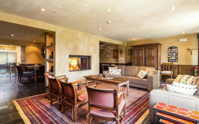 Vintage Holiday Home With Swimming Pool In Saint-Hubert