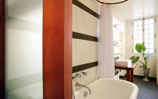 La Porte Rouge - The Red Door Inn Chambres d'Hotes