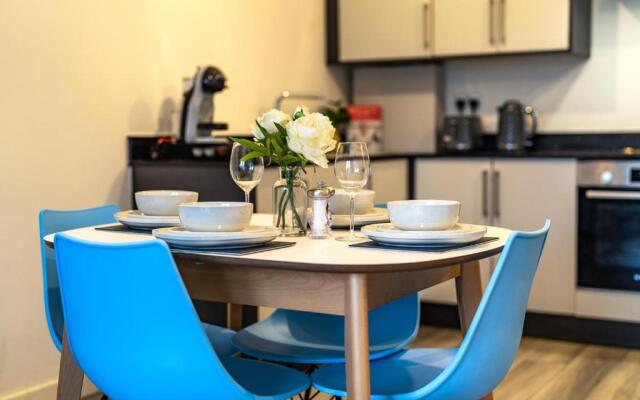 Ashview 2 - Heathrow - Thorpe Park - Free Parking