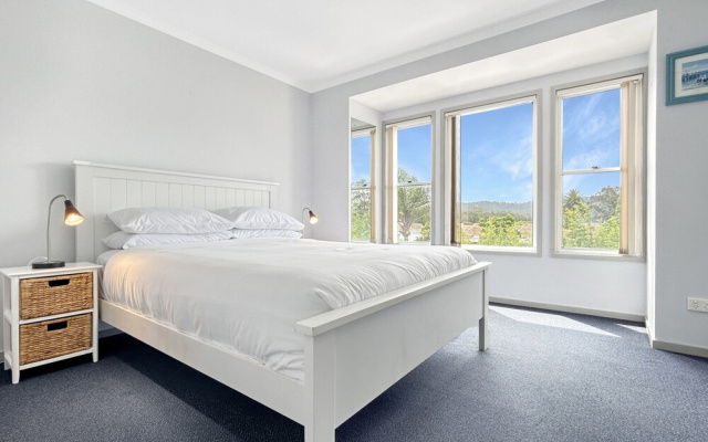 3-bed With Alfresco Dining & Pool in Batemans Bay