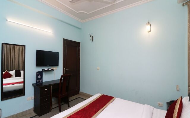 OYO 13235 The Golden Door