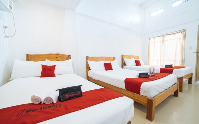 RedDoorz @ Sabang Beach Baler