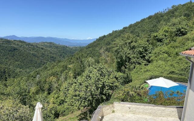 Fosdinovo 5-bed Villa- a Tranquil Retreat