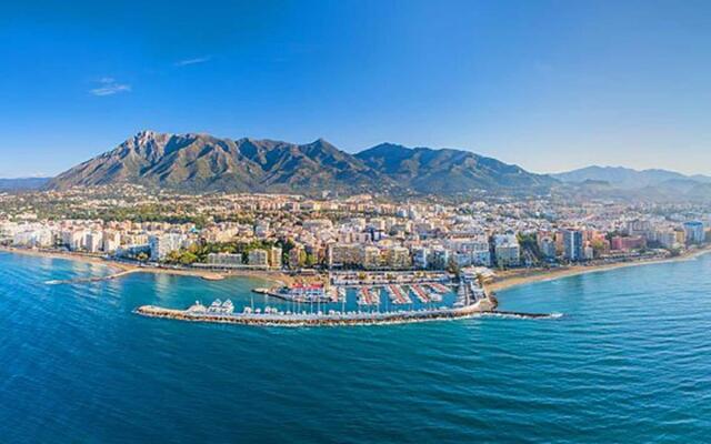 Lovely holiday home in Marbella with shared pool