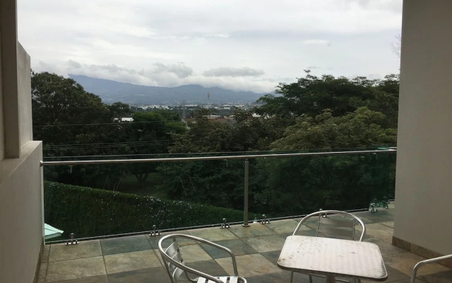Las Yagrumas Condo Escazu