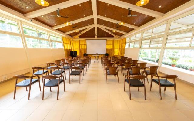 Honey Dewz Exotica Hotel & Resort