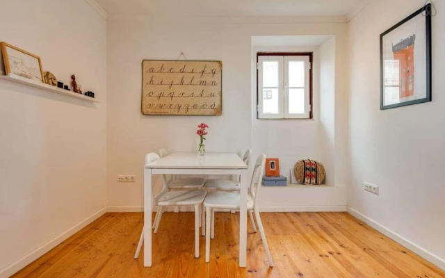 Charming, Light-filled Loft Apartment in Alfama