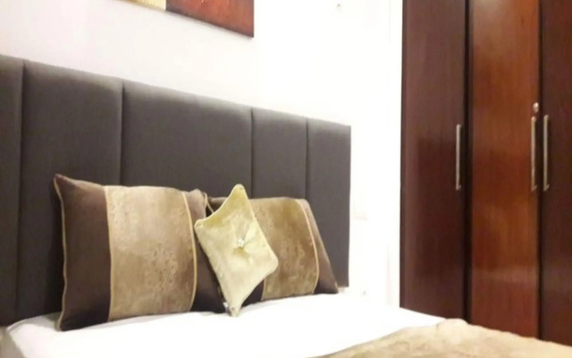 Holiday Suites