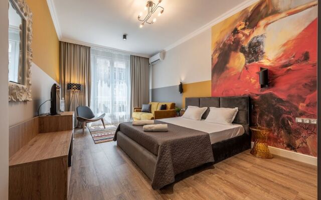 3 BDR Top Center Artistic Apartment - 115 m2