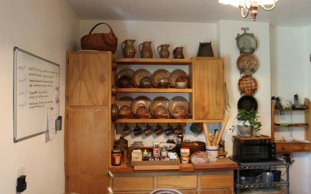 River Stone Inn & Gallery