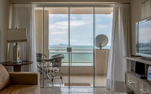 Cozy 3BR apt W/balcony sea View Cet1702