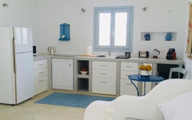 VILLA THEIA - SELENE , appartement de charme pour 4 à 6 personnes prés de la plage et du village de Koufonissi