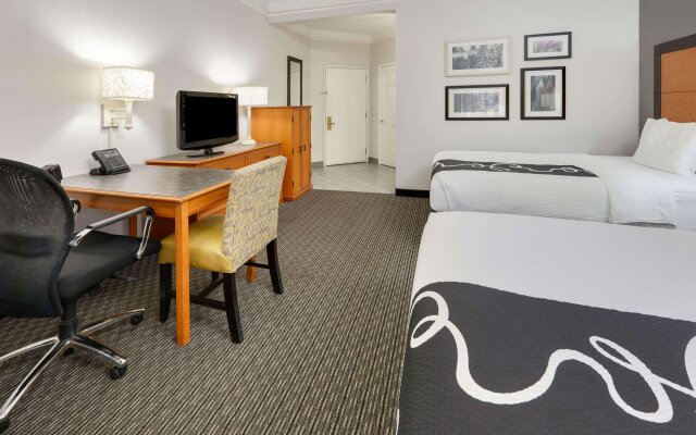 La Quinta Inn & Suites by Wyndham Dallas - Addison Galleria