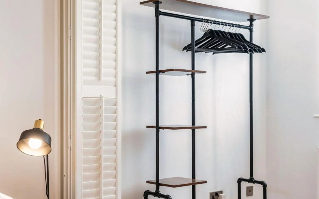 Charming & Central Apt w/ Garden & Free Parking